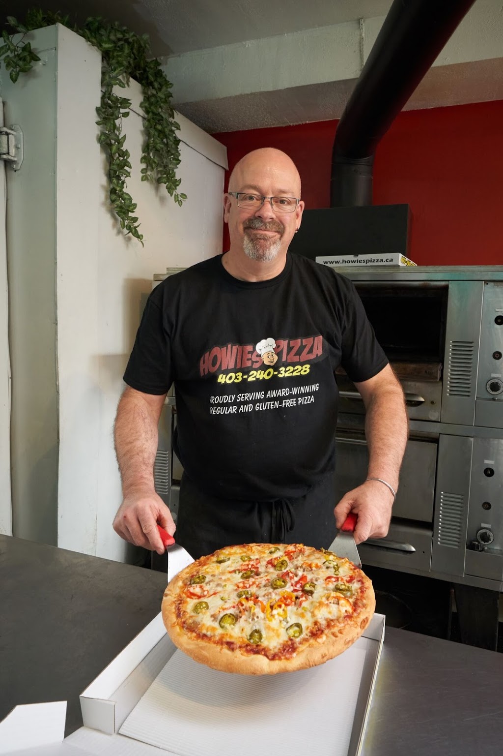 Howies Pizza | 4704 26 Ave SW, Calgary, AB T3E 0R2, Canada | Phone: (403) 240-3228