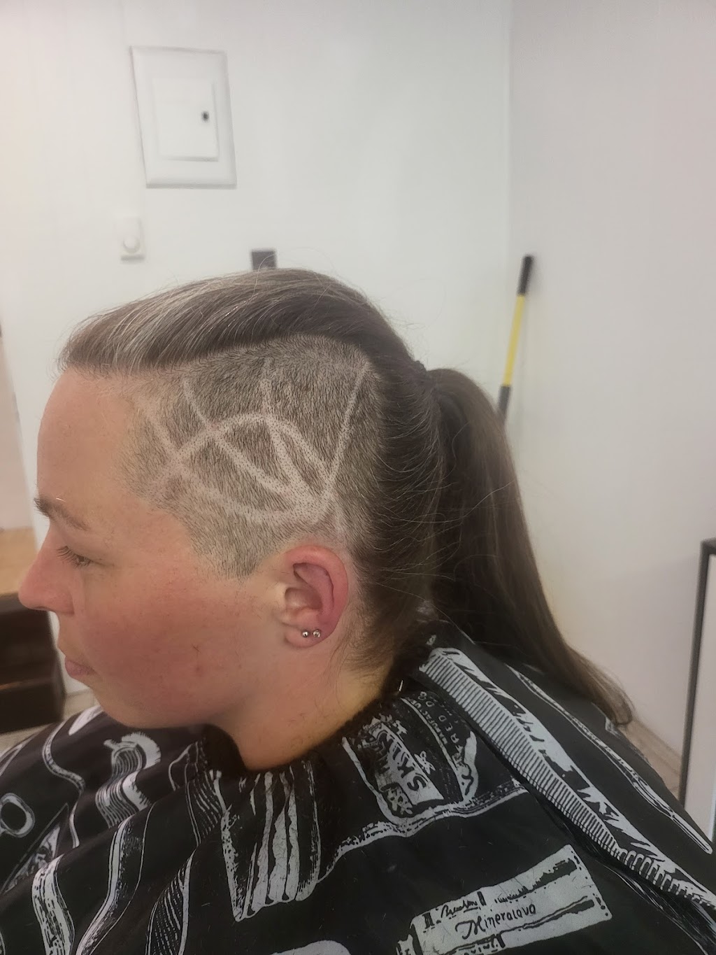 The Bruham Barber | 622 Bruham Ave, Pembroke, ON K8A 4Z7, Canada | Phone: (613) 631-0663