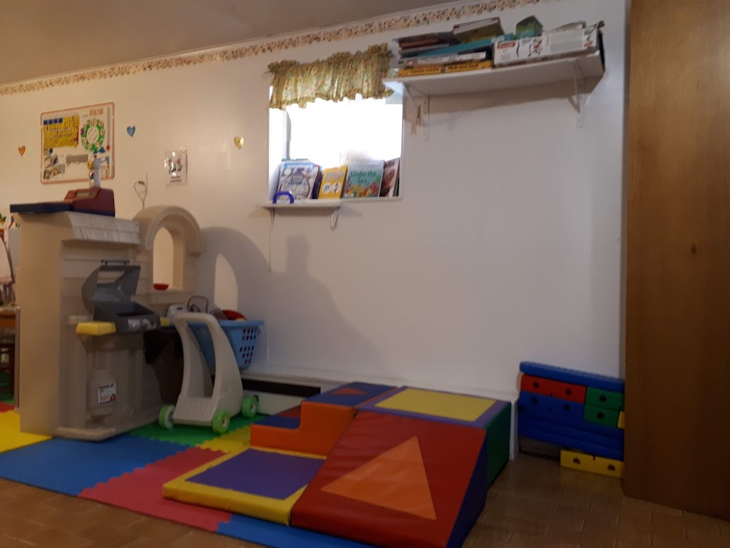 Nursery Les Amis De Viviane | 12177 Rue Valmont, Montréal, QC H3M 2V7, Canada | Phone: (514) 745-2384