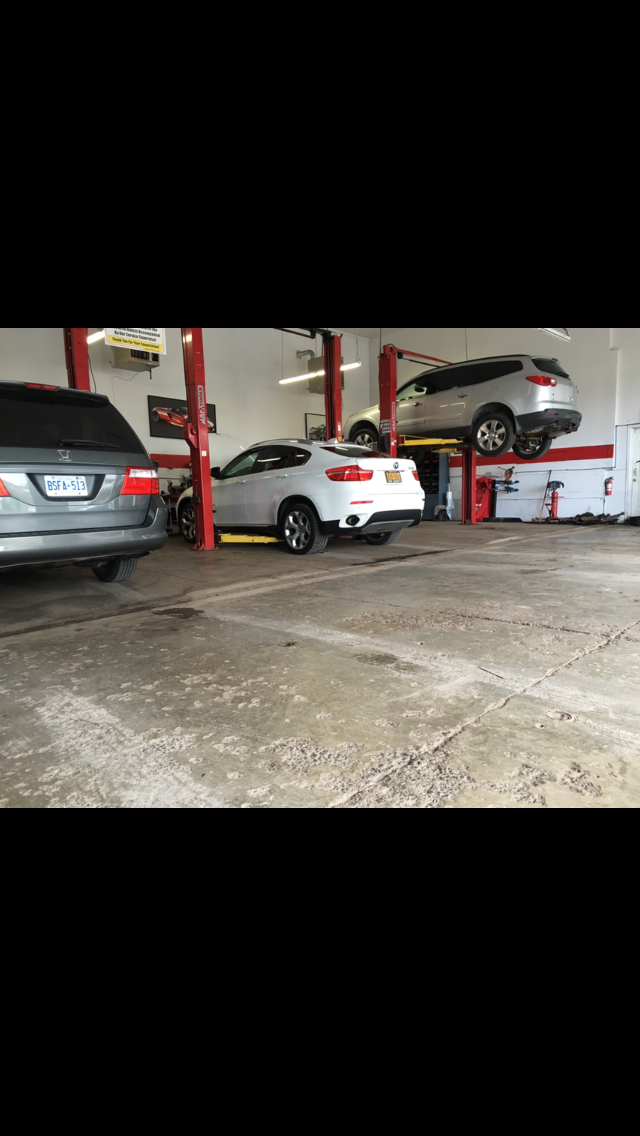 2 and 1/2 Mechanics | 1345 Marchand St, Ottawa, ON K1B 3N7, Canada | Phone: (613) 741-9696