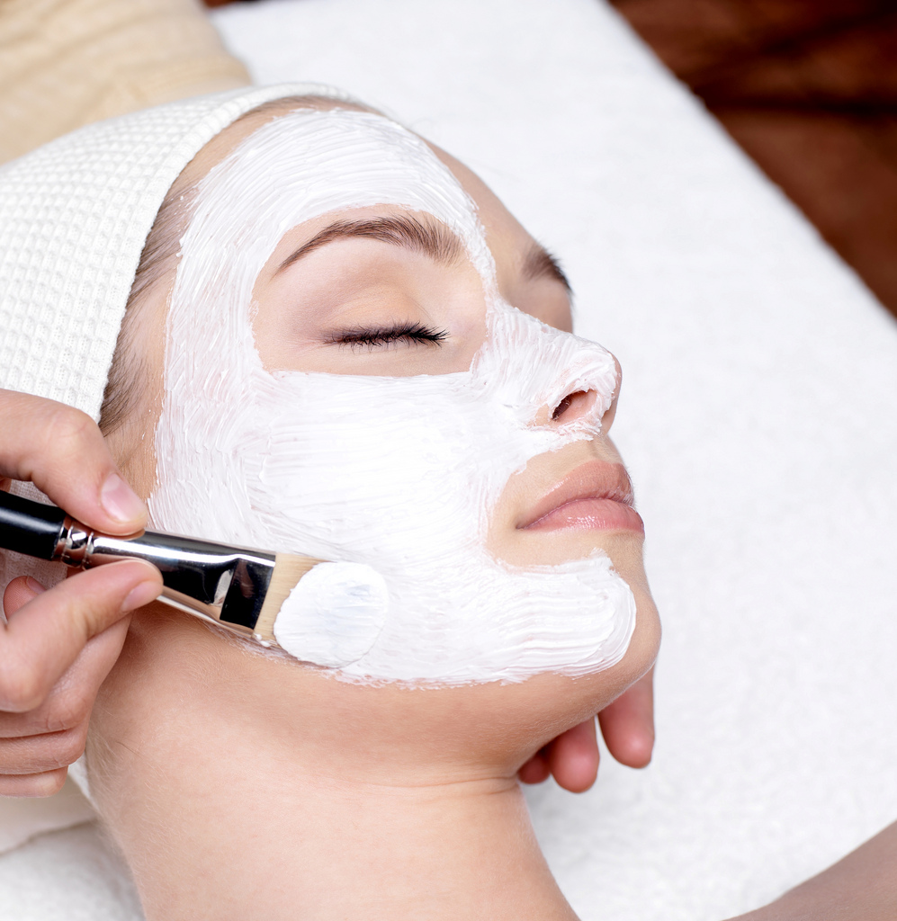 Aura Skincare Salon (Ladies Only) | 9 Abbotsbury Dr, Brampton, ON L6X 0S4, Canada | Phone: (647) 832-2625