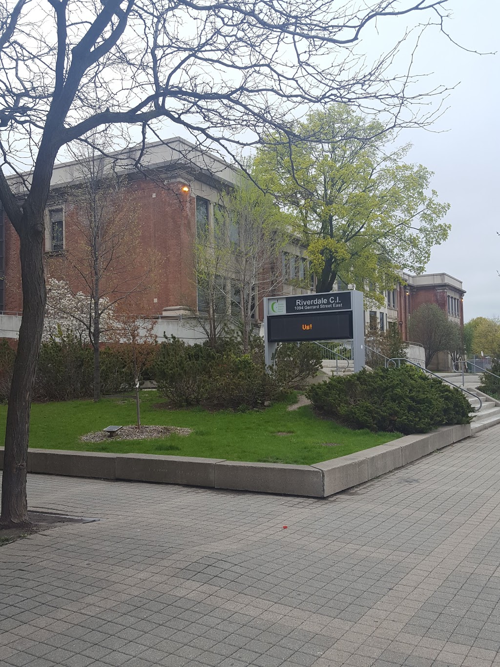 Riverdale Collegiate Institute | 1094 Gerrard St E, Toronto, ON M4M 2A1, Canada | Phone: (416) 393-9820