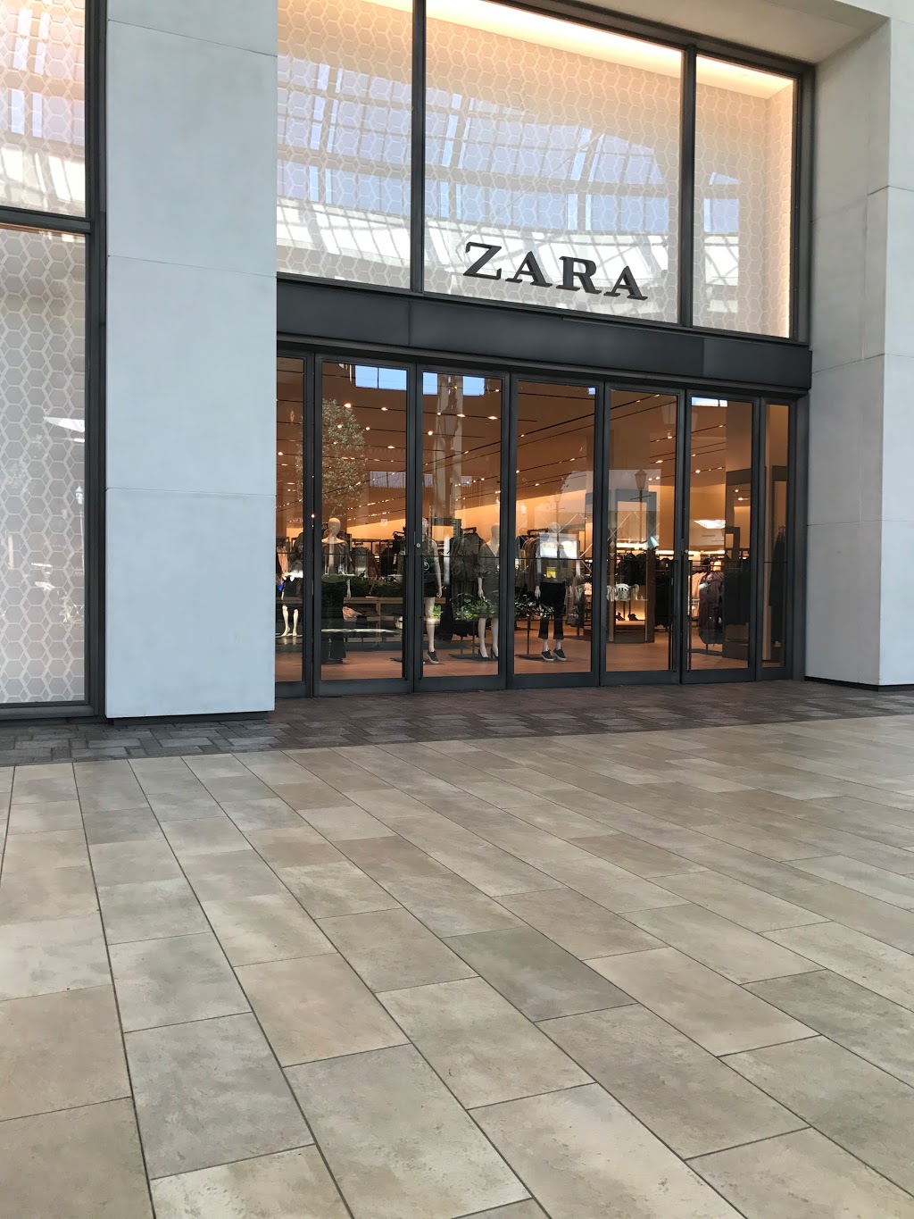 Zara | 3035 Boulevard le Carrefour, Laval, QC H7T 1C7, Canada | Phone: (450) 902-0190