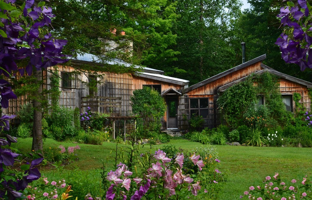 Chalets Romantiques | 766 Chemin Burnett, Sutton, QC J0E 2K0, Canada | Phone: (450) 538-0731