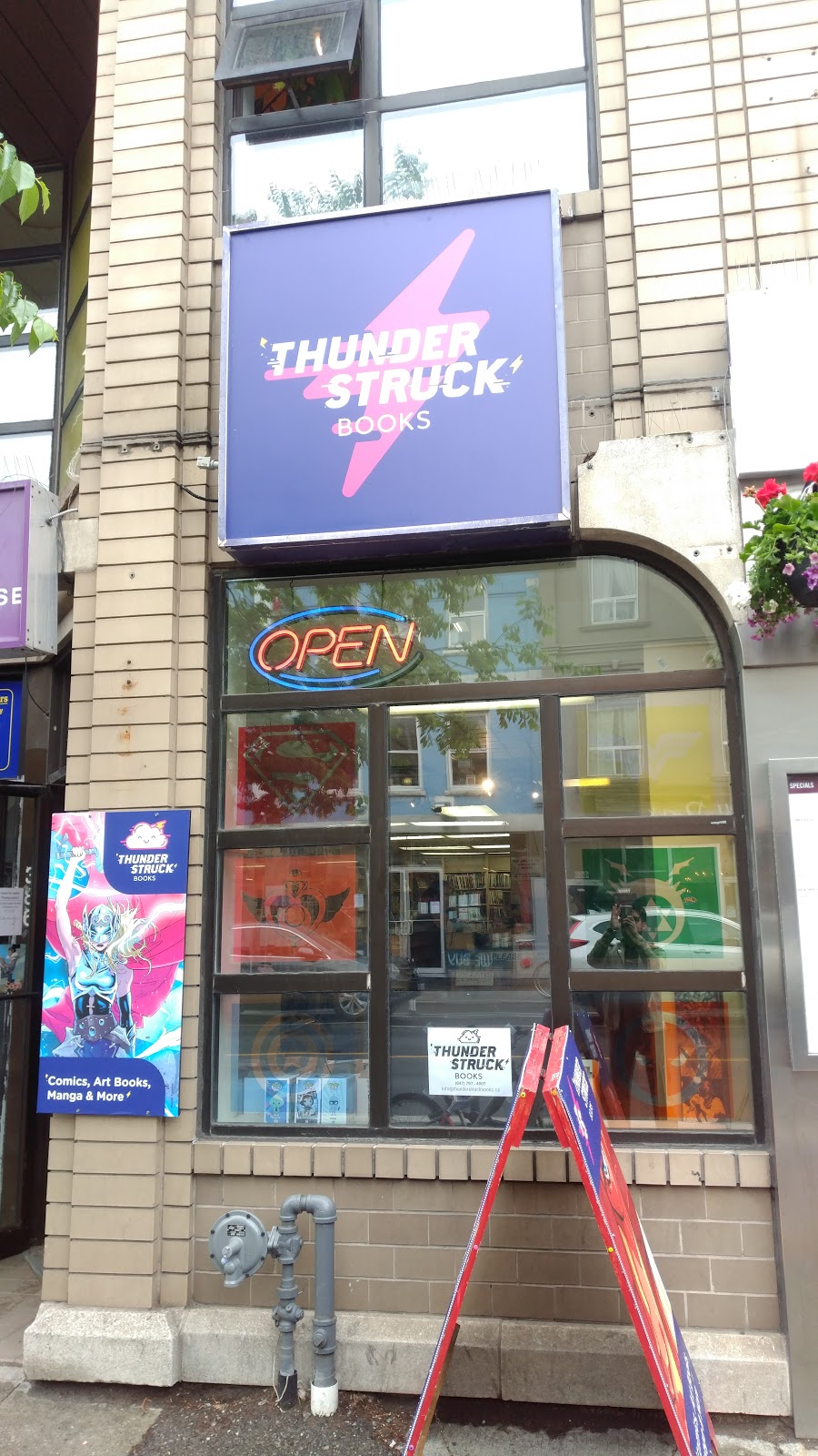 Thunderstruck Bookstore | 386 Bloor St W, Toronto, ON M5S 1X4, Canada | Phone: (647) 797-4007