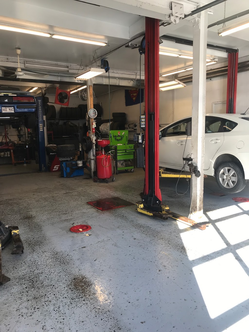 Garage Toros | 489 Chemin du Bord-de-lEau, Laval, QC H7X 1T2, Canada | Phone: (450) 689-0796