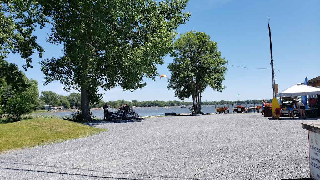 Port de Plaisance Venise ( location Pontons ) | 200 Avenue de Venise O #2, Venise-en-Québec, QC J0J 2K0, Canada | Phone: (450) 390-0999