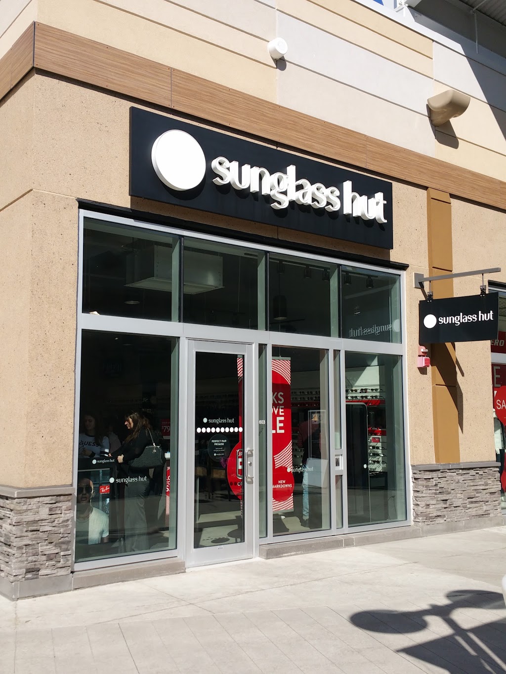 Sunglass Hut | 300 Taylor Rd, Niagara-on-the-Lake, ON L0S 1J0, Canada | Phone: (905) 322-4262