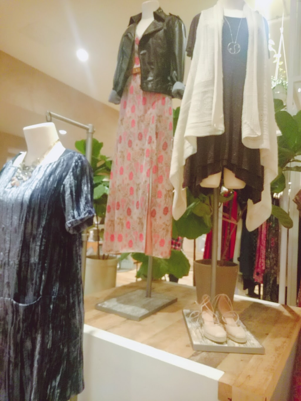 Aritzia | 644 Park Royal N, West Vancouver, BC V7T 1H9, Canada | Phone: (604) 926-7666