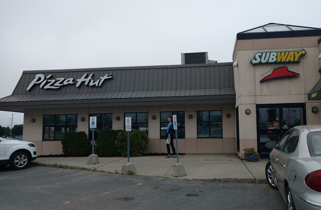 Pizza Hut | 107 Lombard St, Smiths Falls, ON K7A 5B8, Canada | Phone: (613) 284-1010