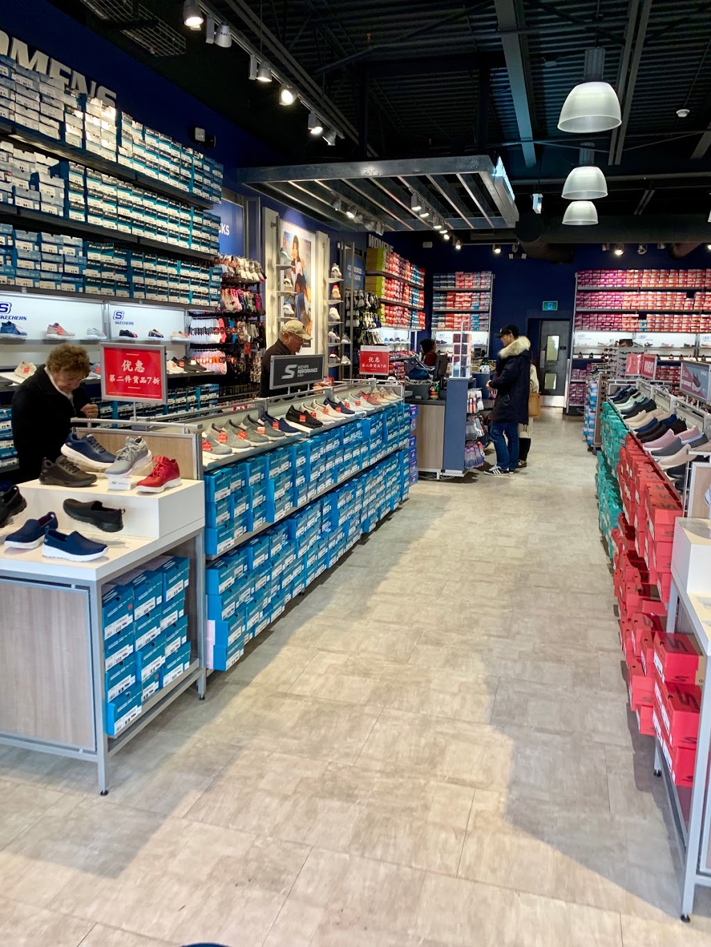 SKECHERS Factory Outlet | 7899 Templeton Station Rd, Richmond, BC V7B 0B7, Canada | Phone: (604) 278-7590