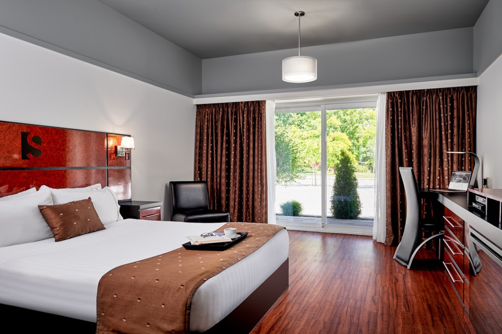 Samuels Hotel | 34031 Saltford Rd, Goderich, ON N7A 4C6, Canada | Phone: (519) 524-1371