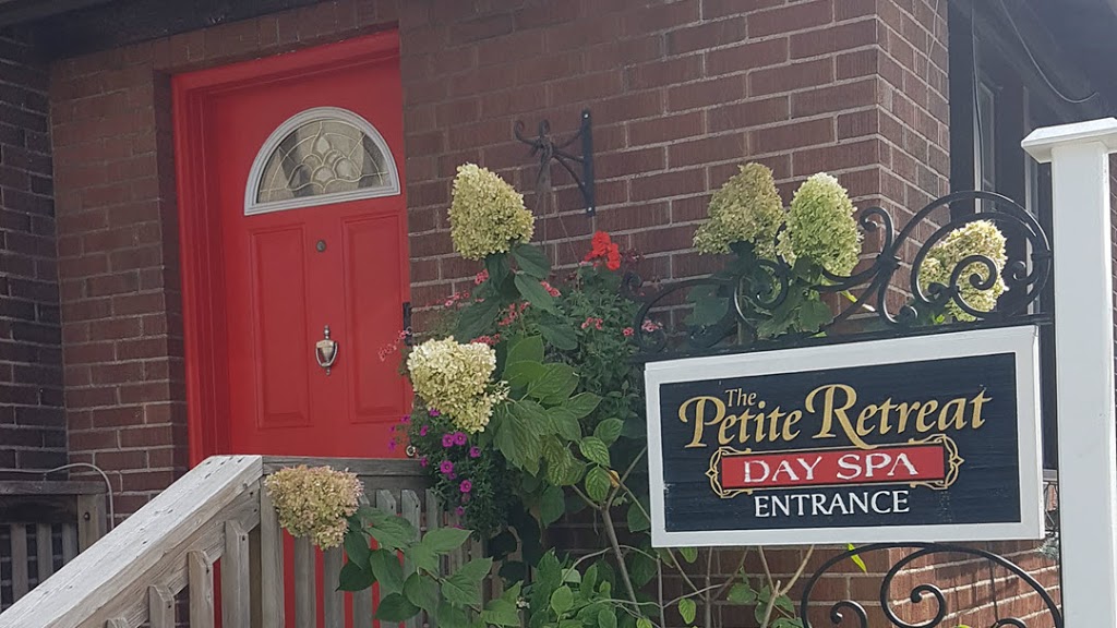 The Petite Retreat | 6407 Thorold Stone Rd, Niagara Falls, ON L2J 1A9, Canada | Phone: (905) 371-0022