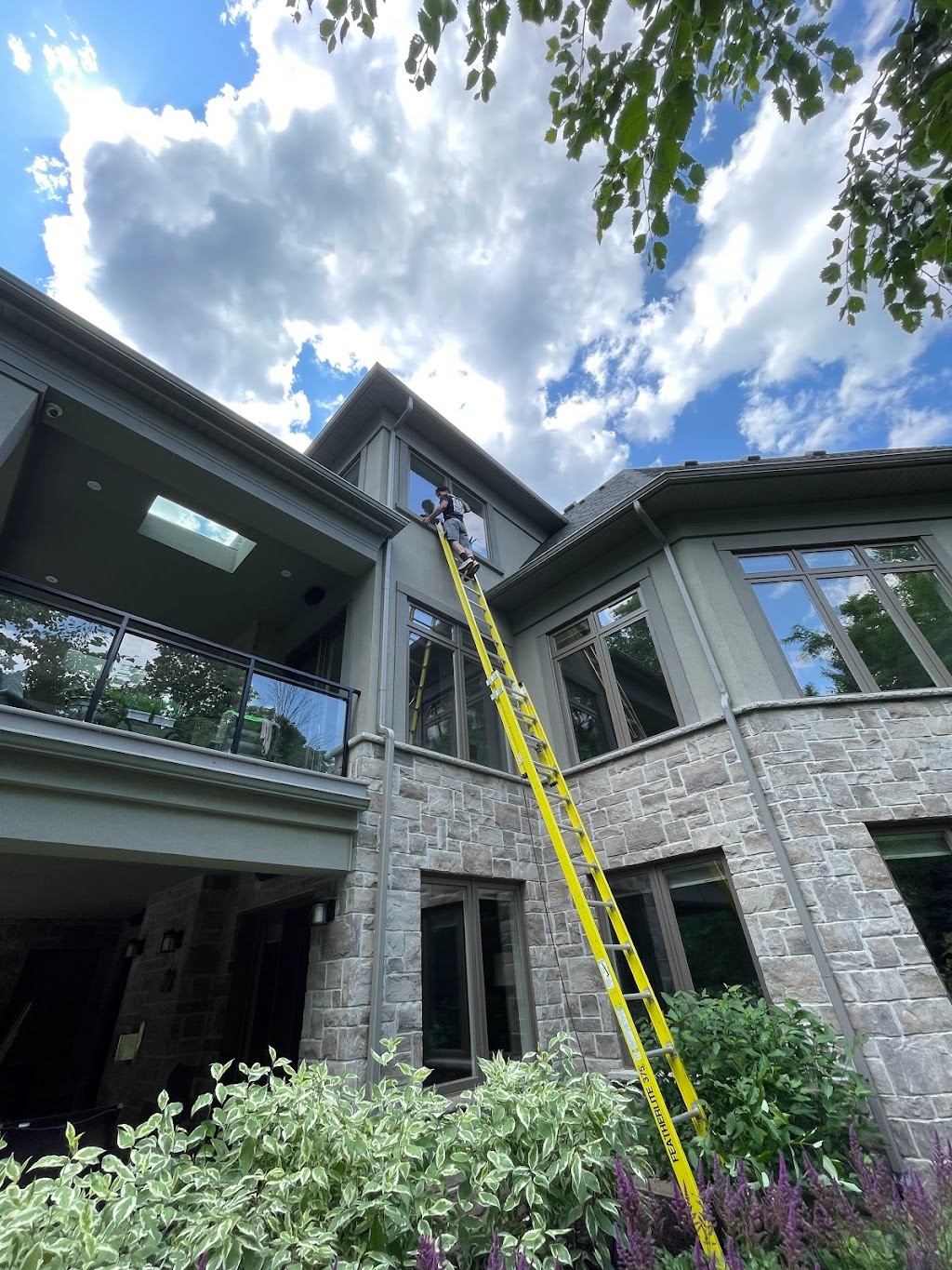 Sleek Windows and Eaves Cleaning | 74 Pleasant Valley Pl, Brampton, ON L6S 5S3, Canada | Phone: (647) 701-7027