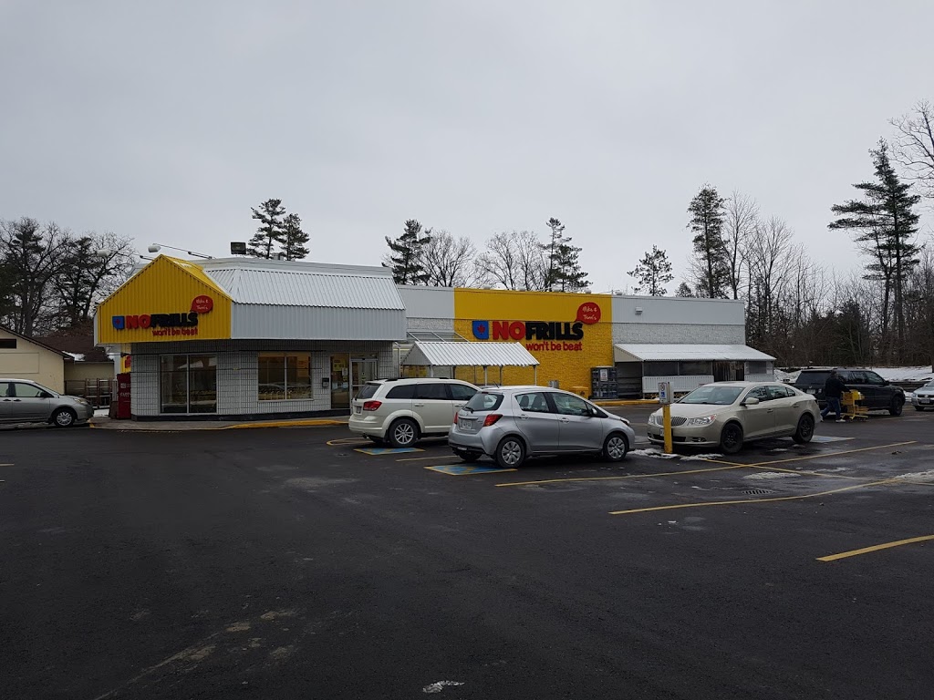 Mike & Terris No Frills | 98 Ontario St S, Grand Bend, ON N0M 1T0, Canada | Phone: (866) 987-6453