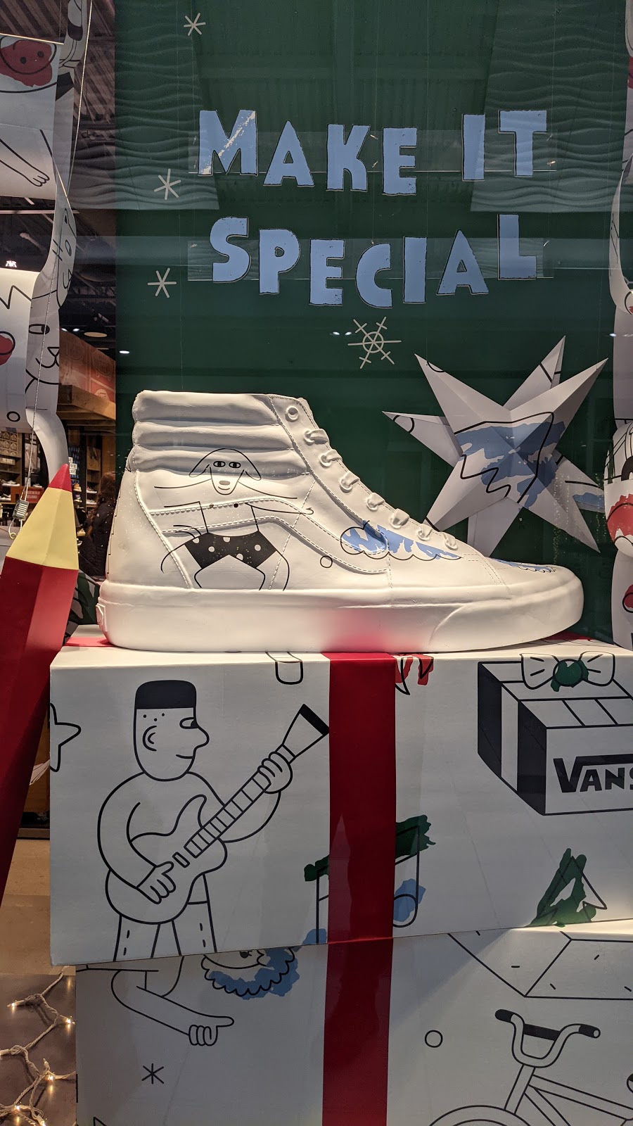 Vans | 900 Maple Ave, Burlington, ON L7S 2J8, Canada | Phone: (905) 631-8383