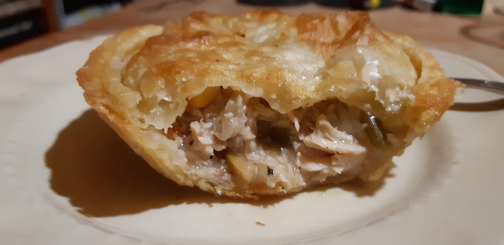 Hannas Meat Pies Ltd | 4431 William St, Sydenham, ON K0H 2T0, Canada | Phone: (613) 876-4696