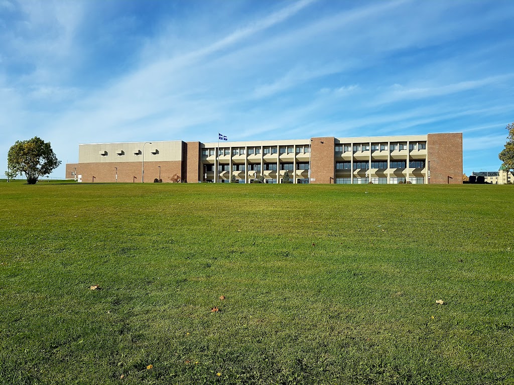 École secondaire de La Seigneurie | 645 Av. du Cénacle, Québec, QC G1E 1B3, Canada | Phone: (418) 666-4400