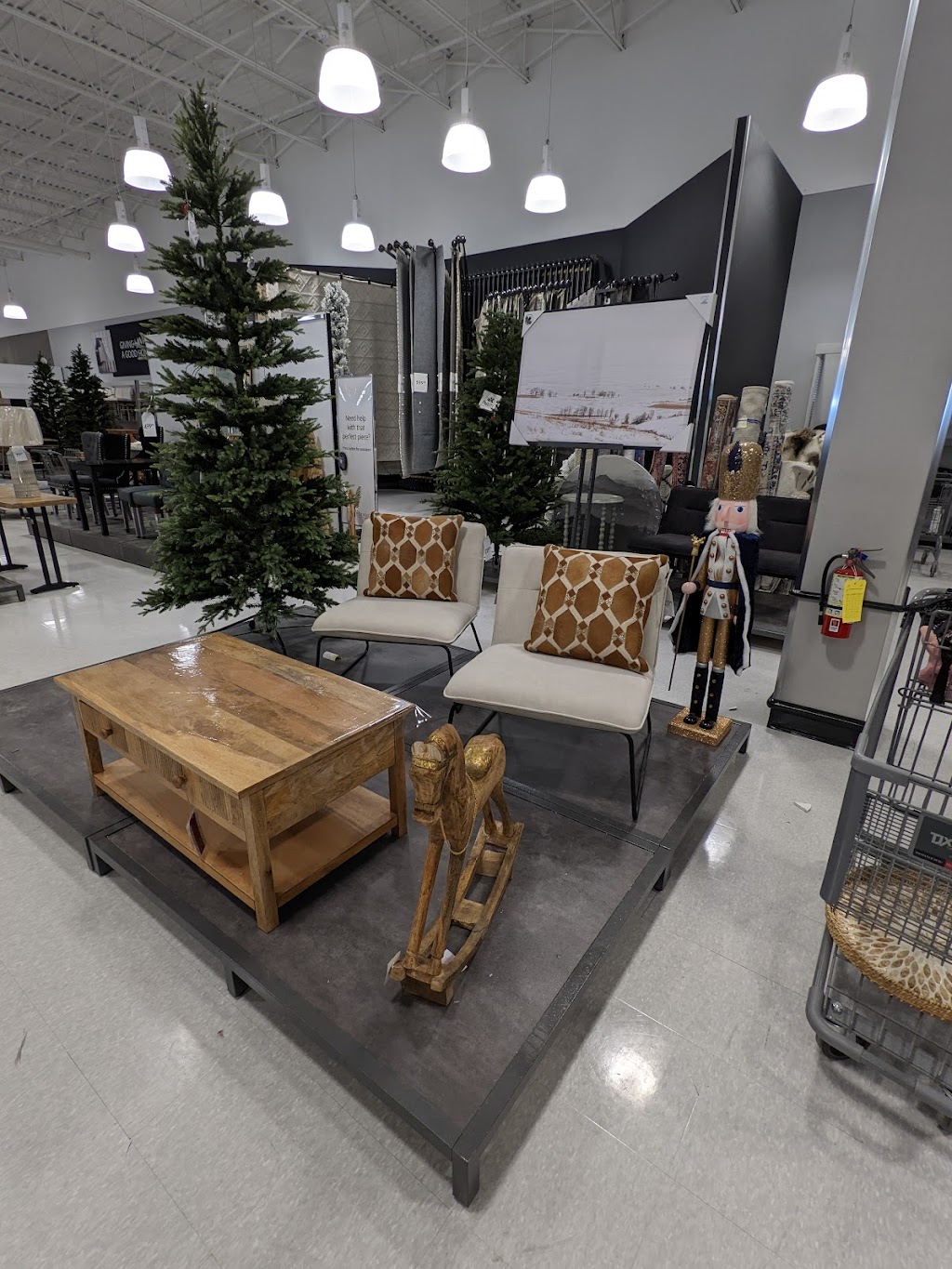 Homesense | 10 Goulding Ave, Aurora, ON L4G 7B8, Canada | Phone: (905) 726-1485