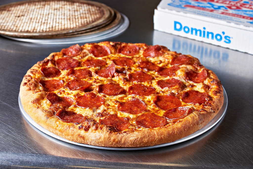 Dominos Pizza | 5488 Chemin de la Côte-Saint-Luc, Montréal, QC H3X 2C7, Canada | Phone: (514) 484-5555