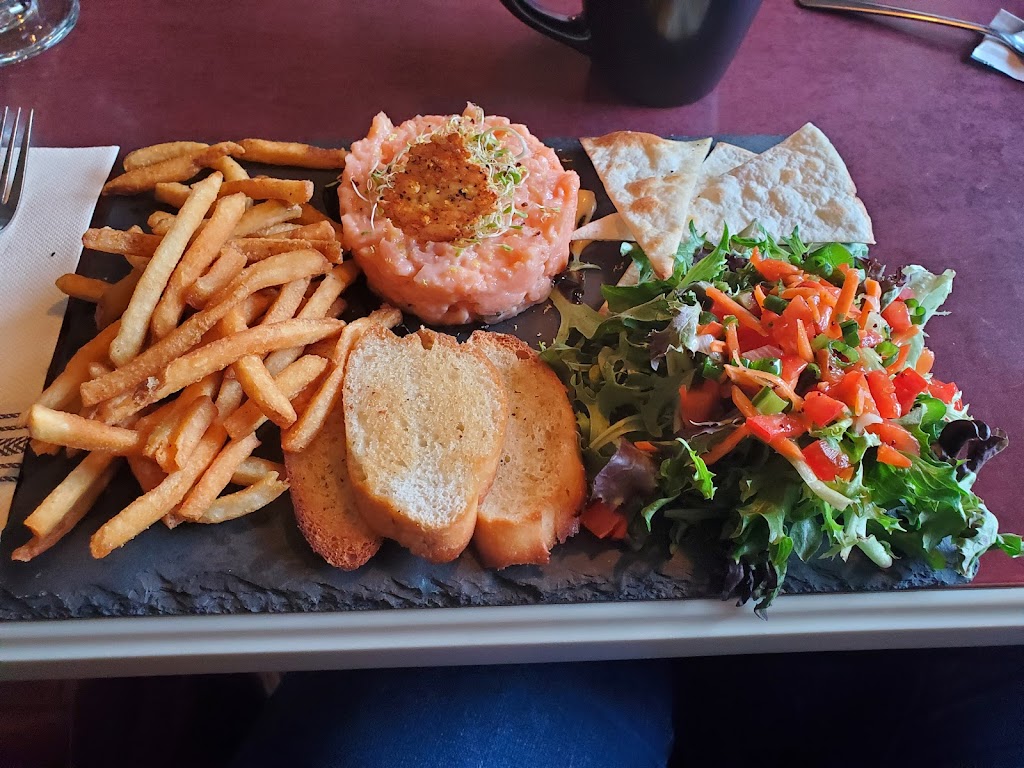 Restaurant De La Montagne | 165 Rue Varin, Saint-Pascal, QC G0L 3Y0, Canada | Phone: (418) 492-3135