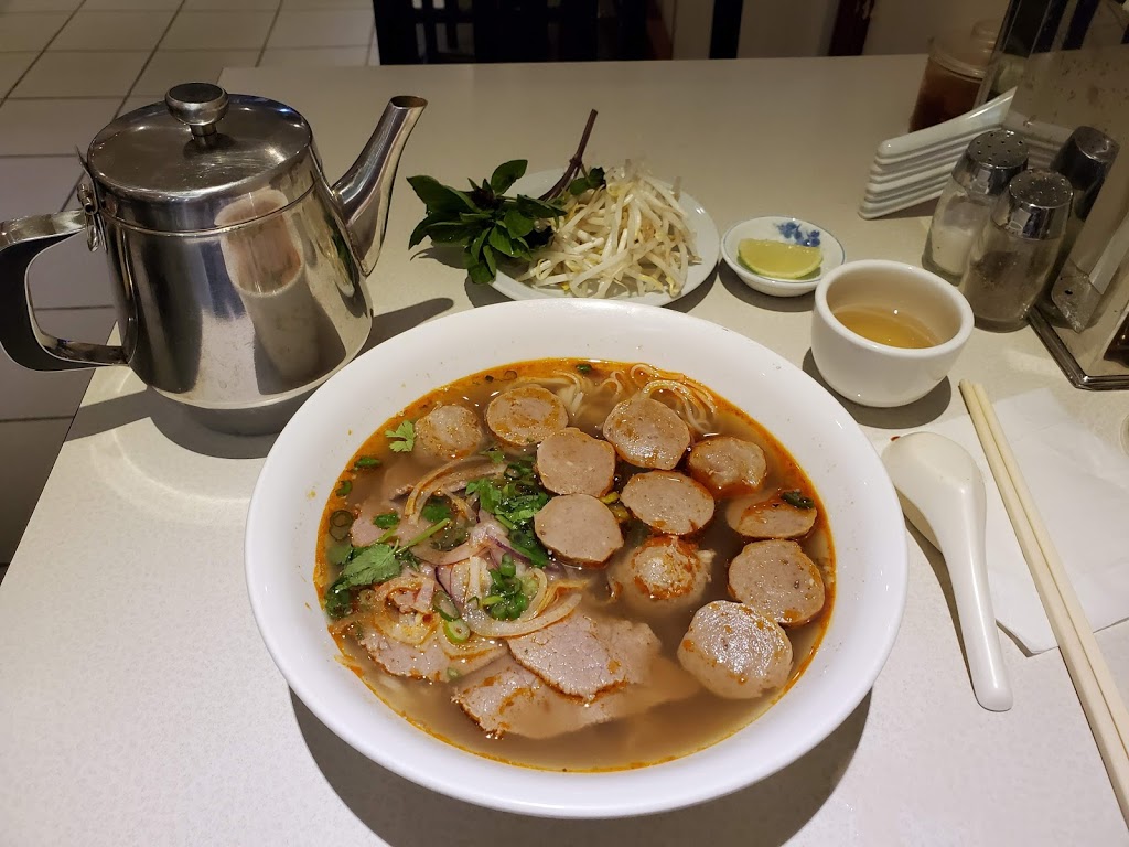 Bach Yen Vietnamese Cuisine | 738 Gerrard St E, Toronto, ON M4M 1Y3, Canada | Phone: (647) 347-8160