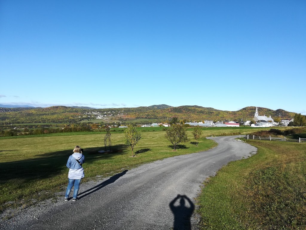 À PERTE DE VUE Les Éboulements | 424 des Champs-Fleuris, Les Éboulements, QC G0A 2M0, Canada | Phone: (450) 560-0757