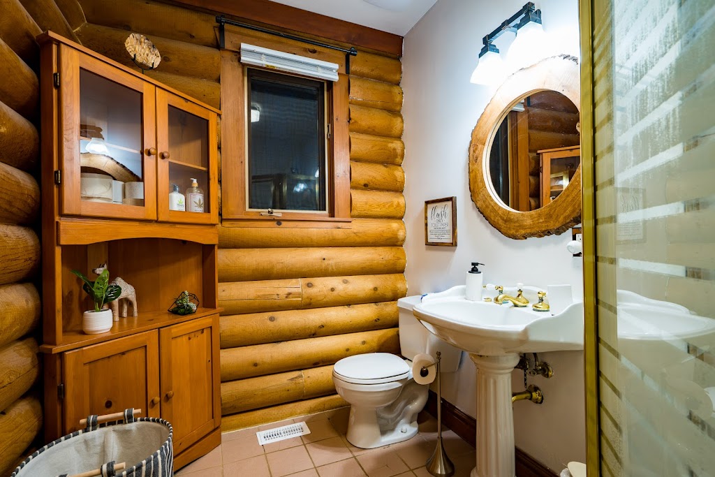 Cozy Cabin Inn | 458074, Grey County Rd 11, Owen Sound, ON N4K 5W4, Canada | Phone: (647) 705-2121