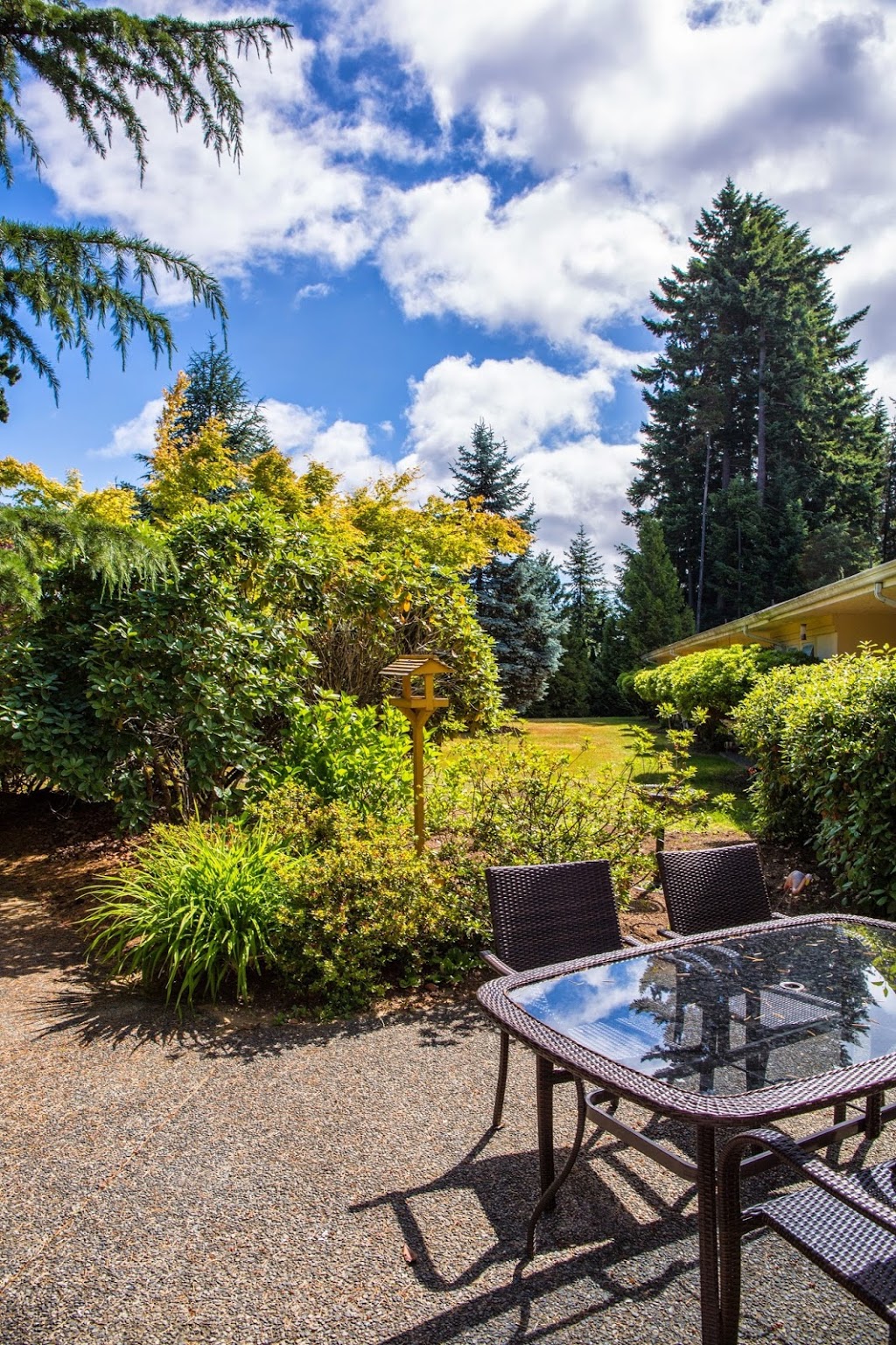 Woodgrove Manor | 6304 Metral Dr, Nanaimo, BC V9T 2L8, Canada | Phone: (250) 390-1036