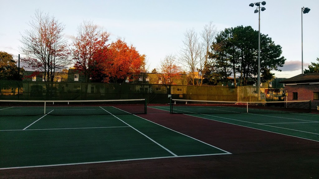 Applewood Tennis Club | 3505 Golden Orchard Dr, Mississauga, ON L4Y 3H7, Canada | Phone: (905) 238-9901