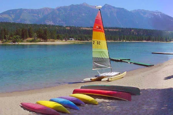 Wasa Lake Guest House | 4704 Spruce Rd, Wasa, BC V0B 2K0, Canada | Phone: (250) 427-6263