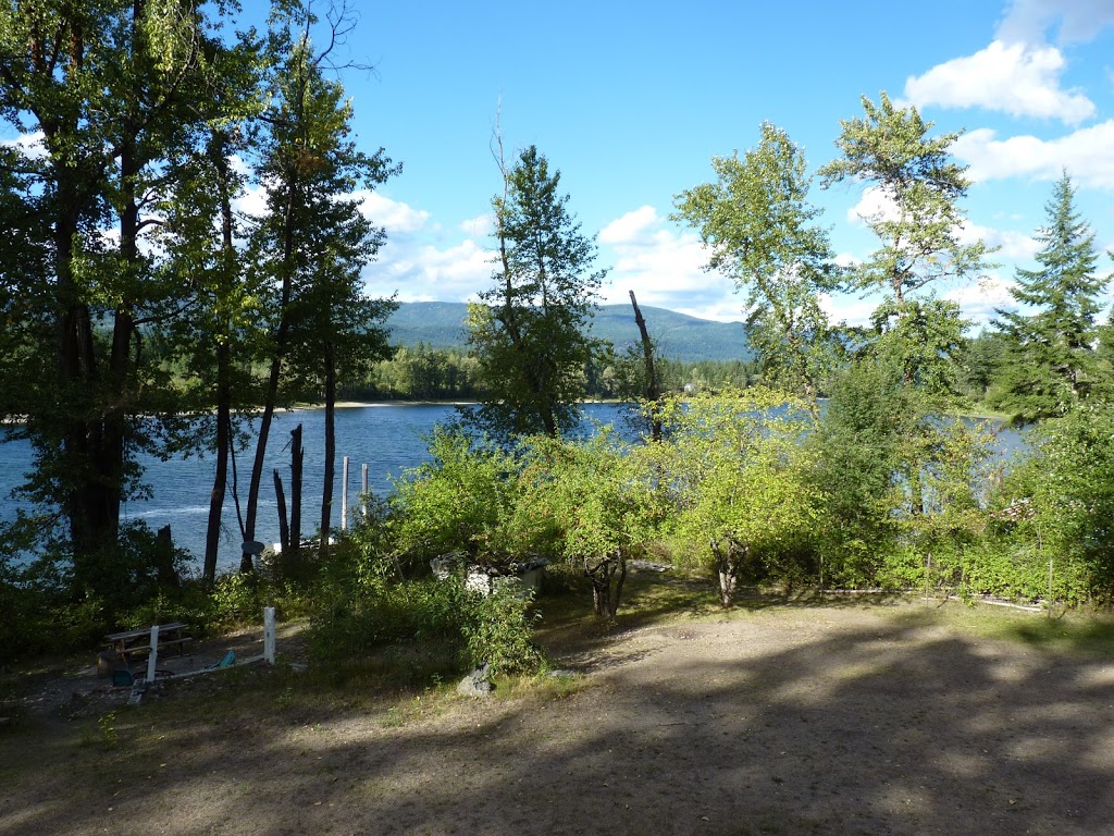 HI-Shuswap Lake, Squilax General Store and Hostel | 229 Trans-Canada Hwy, Chase, BC V0E 1M1, Canada | Phone: (250) 675-2977