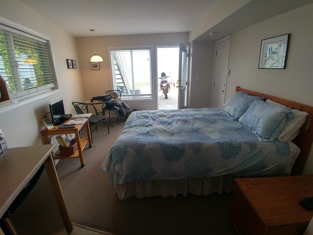 Qualicum Beach House | 3267 Island Hwy W, Qualicum Beach, BC V9K 2C7, Canada | Phone: (250) 716-6162