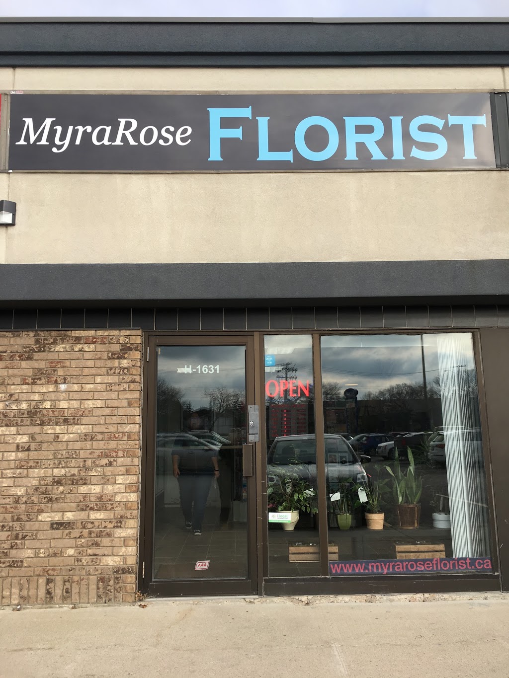 Myra Rose Florist | H-1631 St Marys Rd, Winnipeg, MB R2N 1Z4, Canada | Phone: (204) 257-7673