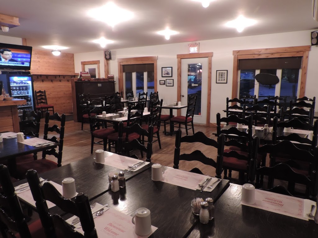 Resto du Village | 26 Chemin Victoria O, Scotstown, QC J0B 3B0, Canada | Phone: (819) 231-8181