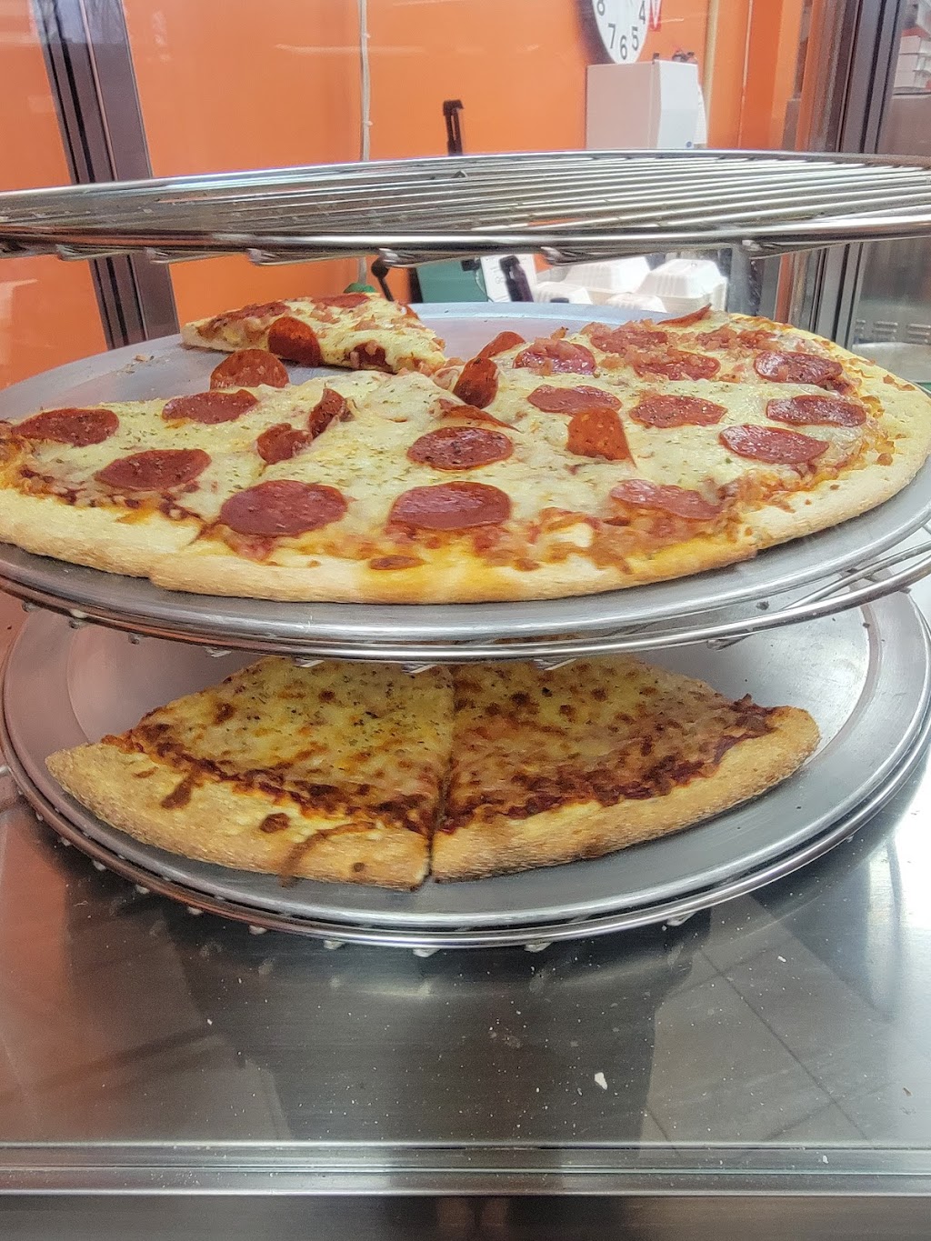 Cypriannas Pizzeria | 28 Queen St W, Cambridge, ON N3C 1G1, Canada | Phone: (519) 220-1295