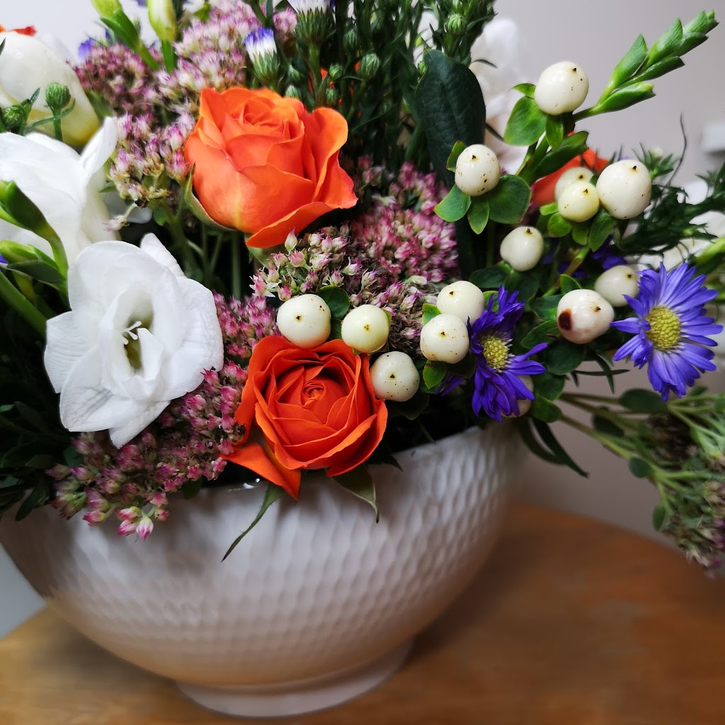 Lakeshore Village Flowers | 146 Thirtieth St Suite 100, Etobicoke, ON M8W 3C4, Canada | Phone: (416) 251-2287