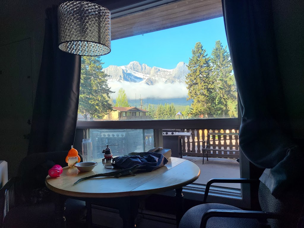 Rundle Mountain Lodge | 1723 Bow Valley Trail, Canmore, AB T1W 2W1, Canada | Phone: (403) 678-5322