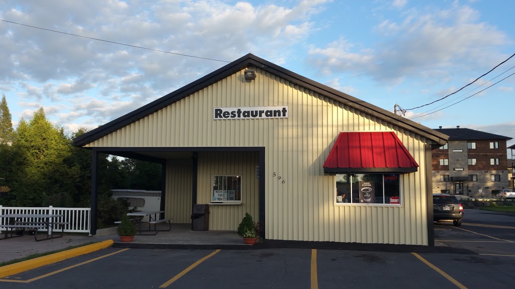 Restaurant Chez T-Yvon Patates | 596 Rue Principale, Saint-Amable, QC J0L 1N0, Canada | Phone: (450) 649-0381