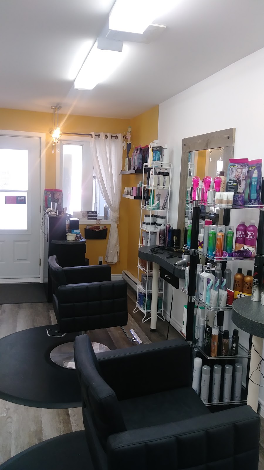 Coiffure Elegante | 211 Bd de lAnse, Roberval, QC G8H 1Z1, Canada | Phone: (418) 275-7170