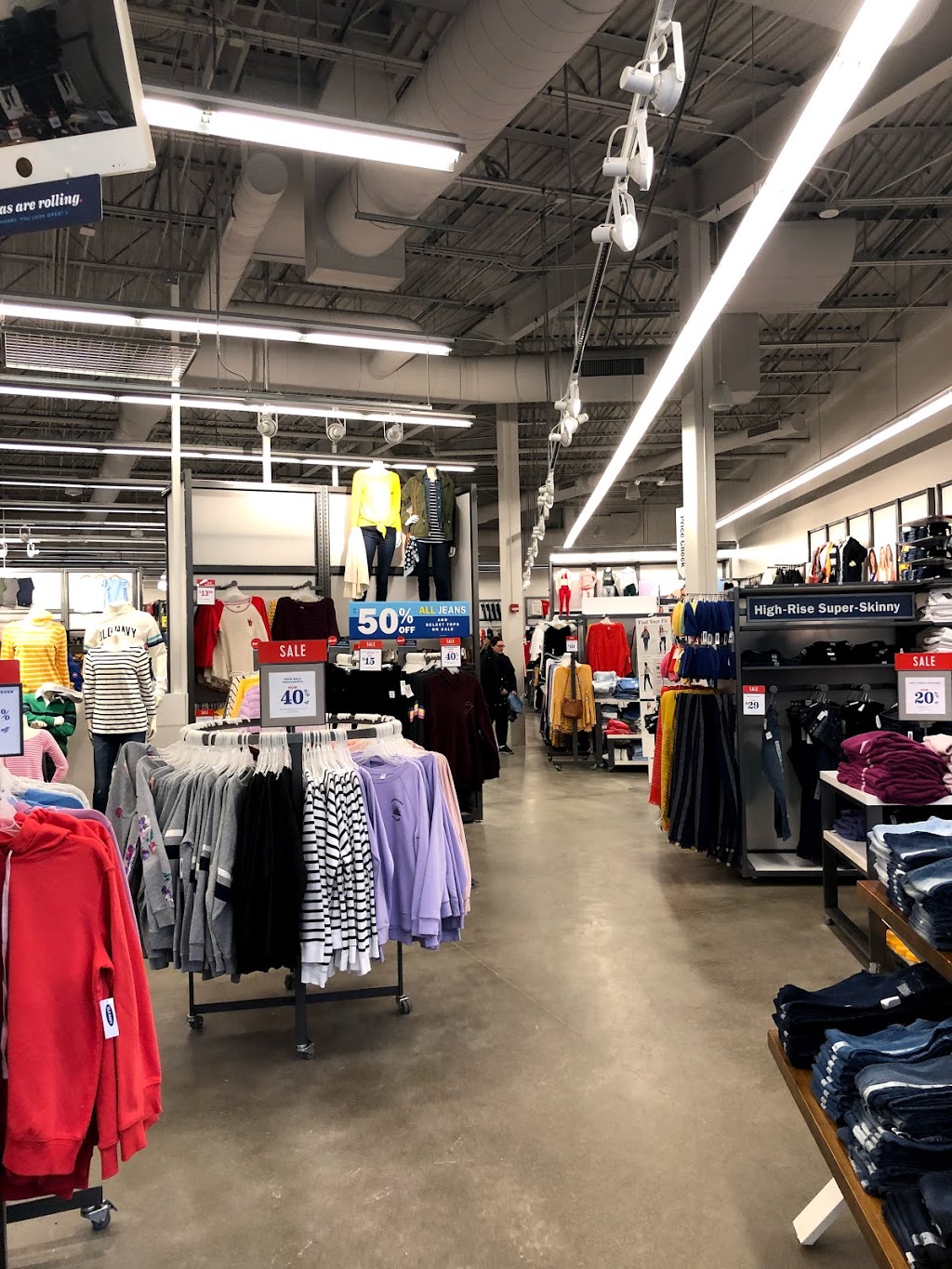 Old Navy Outlet | 300 Taylor Rd SUITE 109, Niagara-on-the-Lake, ON L0S 1J0, Canada | Phone: (905) 704-0665