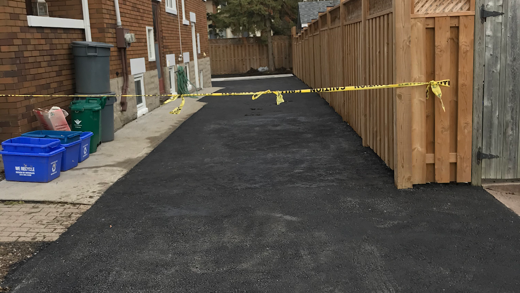 Seamless Paving Co | 122 Rickson Ave, Guelph, ON N1G 4T9, Canada | Phone: (416) 757-5999