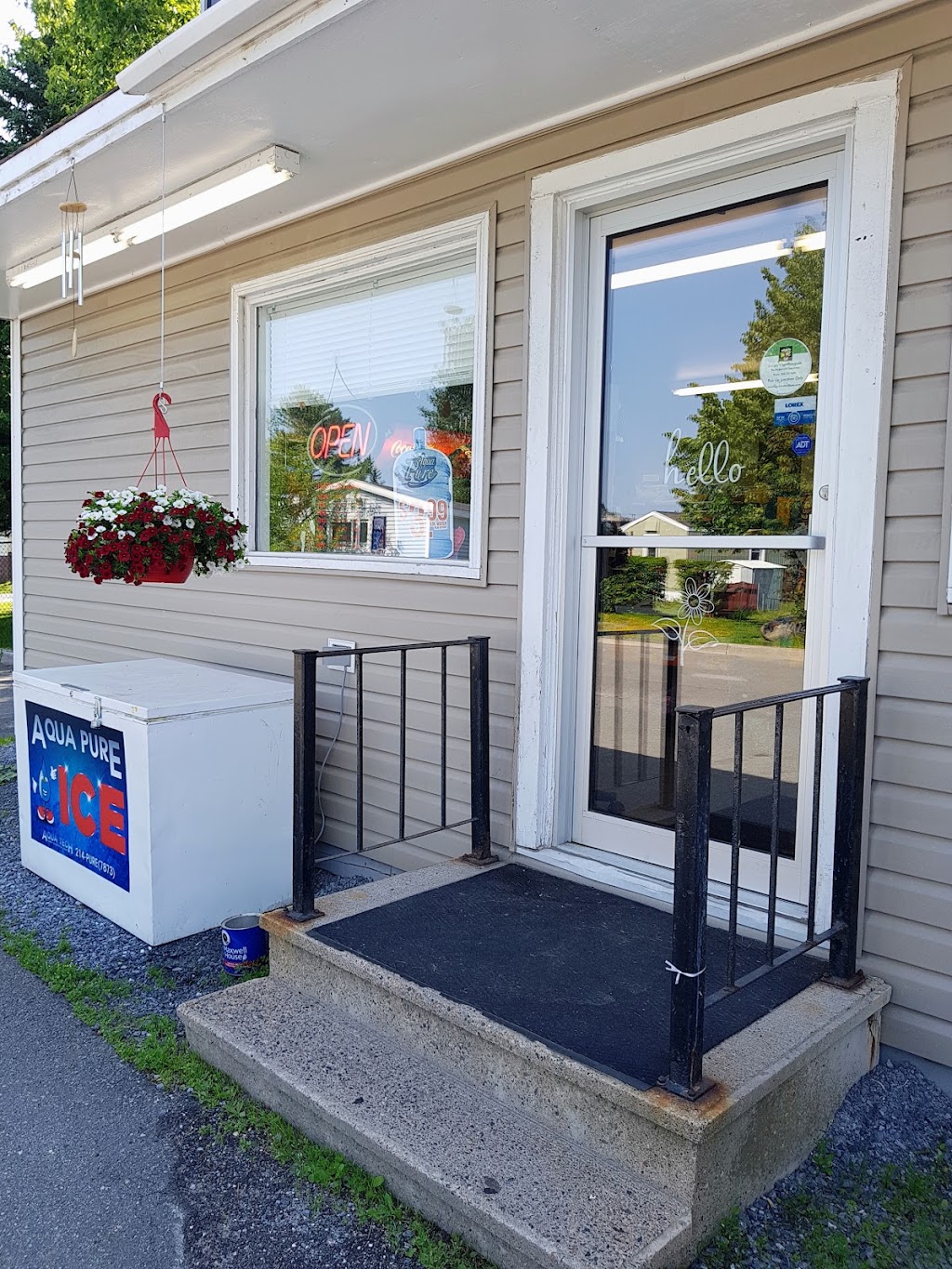 La Petite Convenience | 2 Gull St, Saint John, NB E2E 1V6, Canada | Phone: (506) 288-2573