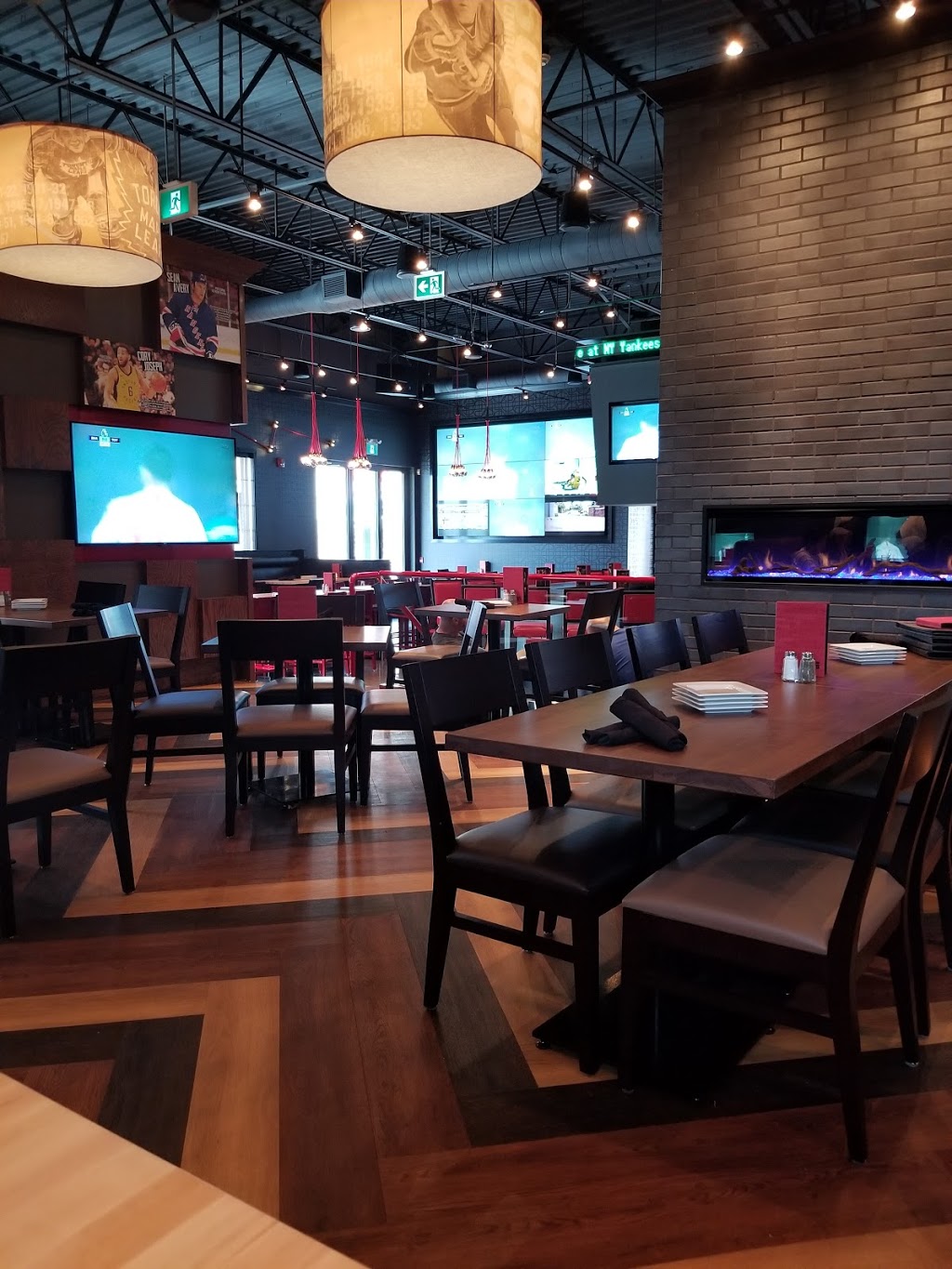 Shoeless Joe’s Sports Grill | 820 Kingston Rd, Pickering, ON L1V 1A9, Canada | Phone: (905) 420-0002