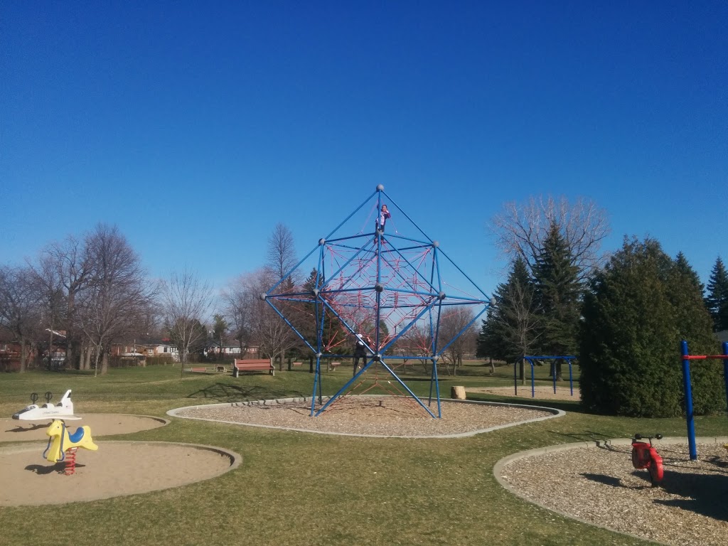 ALLAN J. LEVINE Playground (At Kirwan Park) | 8205 Chemin Mackle, Côte Saint-Luc, QC H4W, Canada