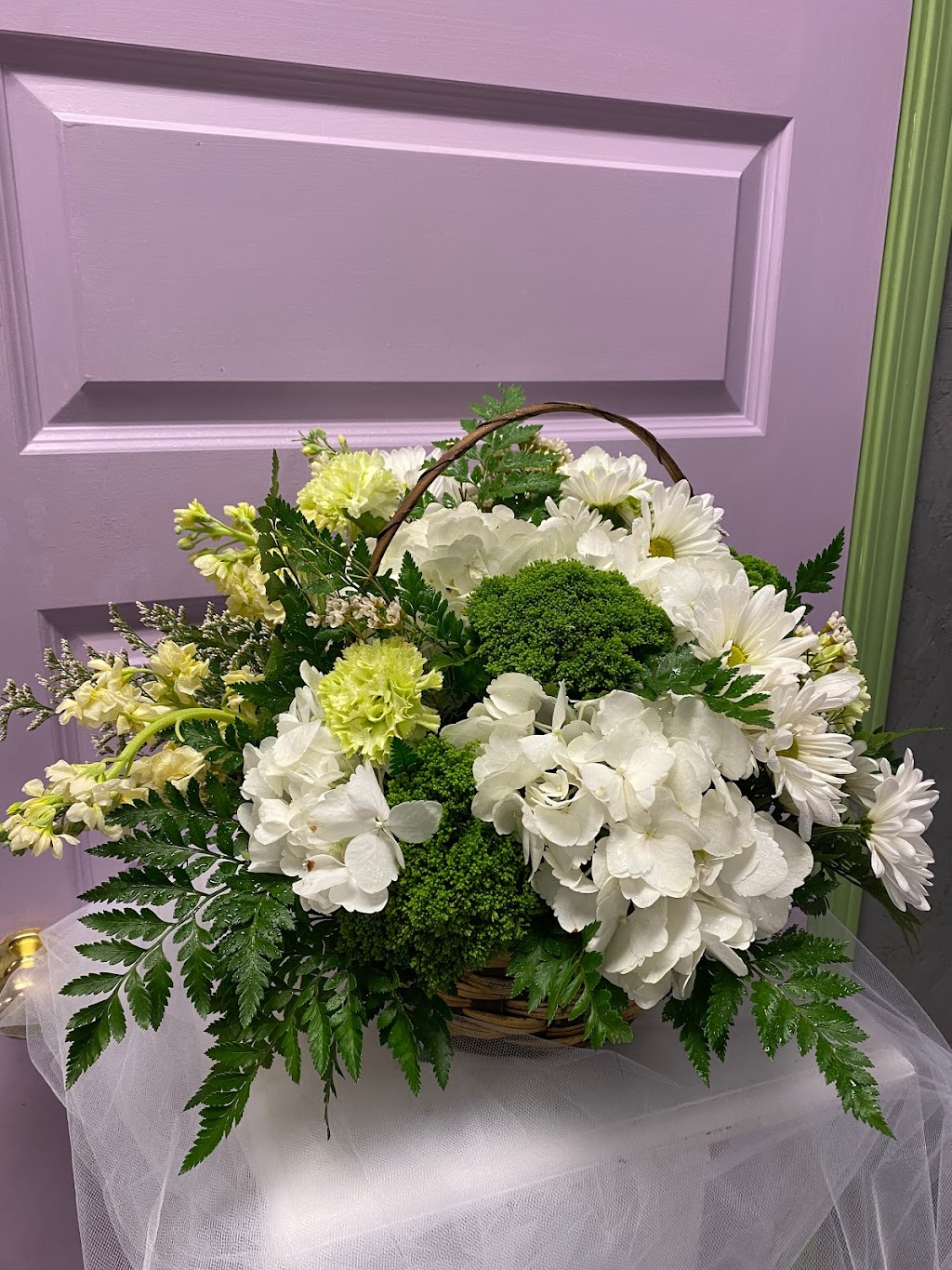 Bordertown Flowers & Frills | 60 S Albion St, Amherst, NS B4H 2W5, Canada | Phone: (902) 667-3811