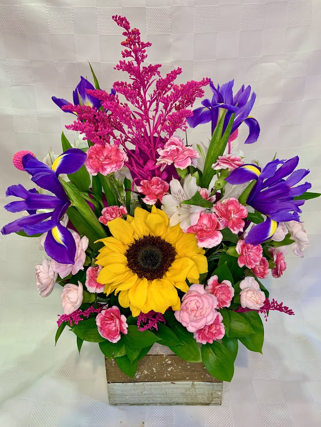 Westie Flowers | 5020 54 Ave, Eckville, AB T0M 0X0, Canada | Phone: (403) 358-8414