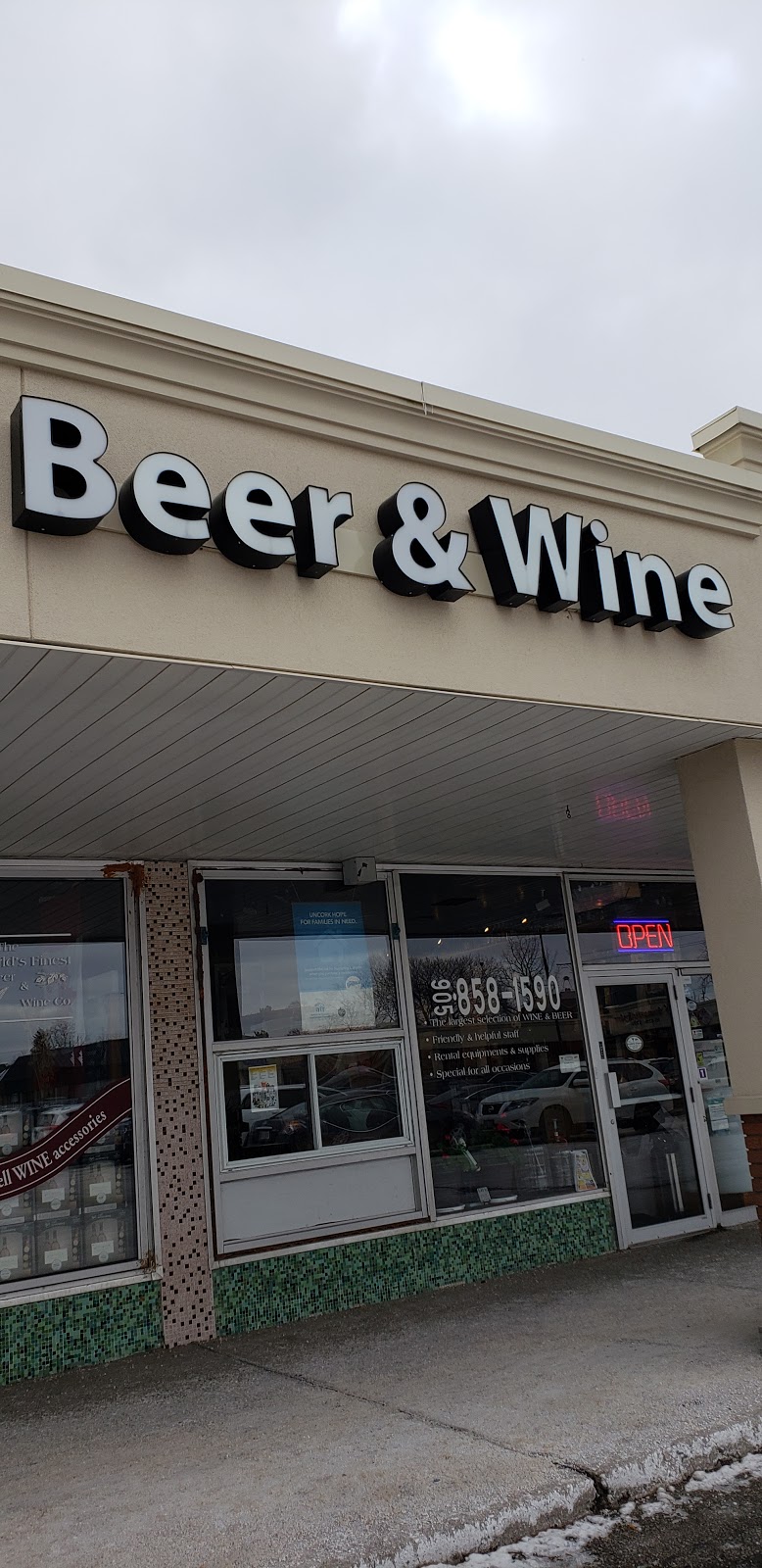 Worlds Finest Beer & Wine Co | 128 Queen St S, Mississauga, ON L5M 1K8, Canada | Phone: (905) 858-1590