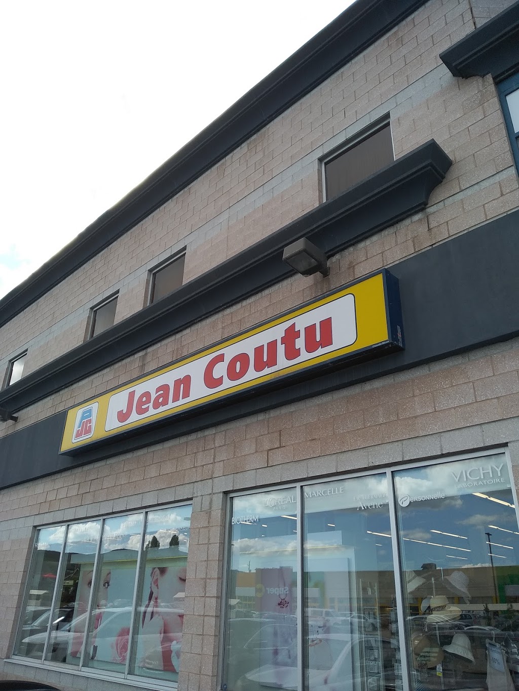 PJC Jean Coutu | 975 Boulevard Mgr de Laval, Baie-Saint-Paul, QC G3Z 2W3, Canada | Phone: (418) 435-5215