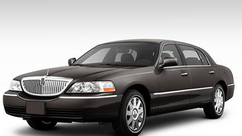 Airport Limo Service toronto | 3001 Finch Ave W #812, North York, ON M9M 3A9, Canada | Phone: (647) 710-1121